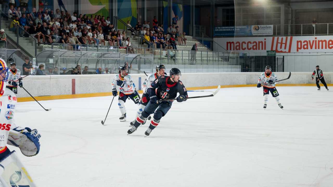 FESTA ROSSOBLU A TRENTO: MILANO BATTE ASIAGO 5-2